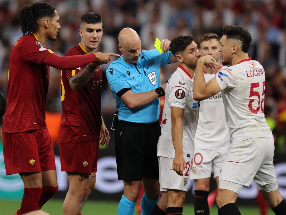 欧联杯| 罗马球迷机场发难  欧联决赛主裁遭袭击