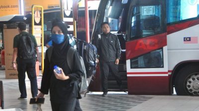 独家|消息：内阁同意放宽 民众搭公交免戴口罩