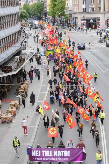 看世界／抗议反恐法 瑞典斯德哥尔摩数百人示威