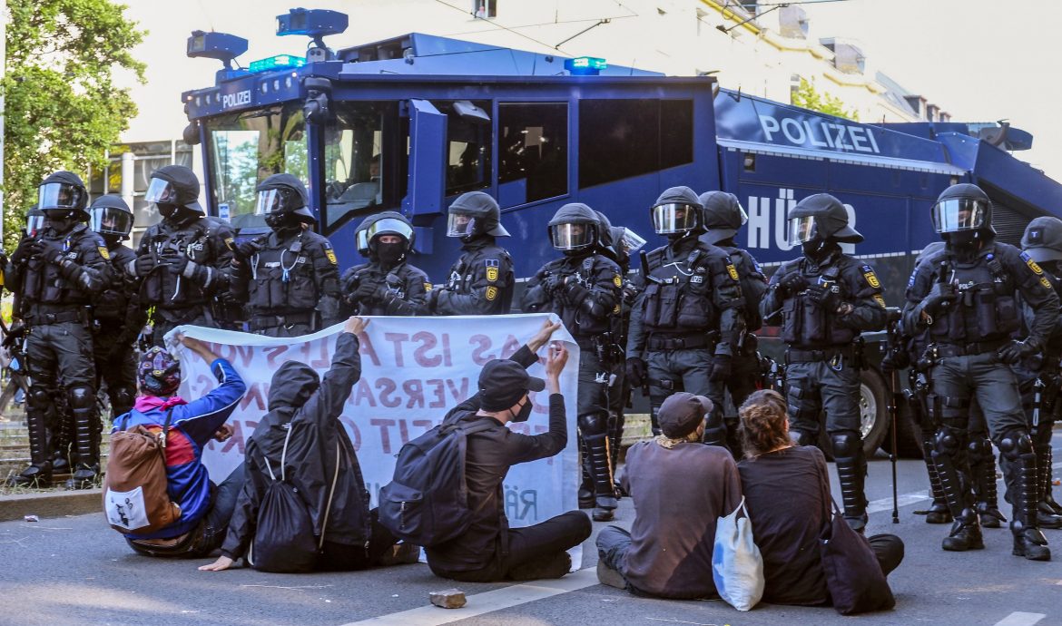 看世界／莱比锡警民冲突酿数十伤 德部长谴责极左翼暴力