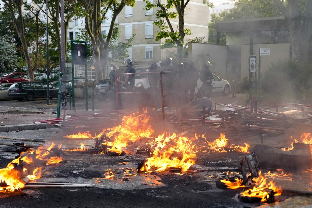 视频╱17岁司机拒盘查遭警察击毙  法国街头暴动示威者纵火