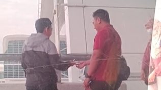 视频 | 男子机场外吸烟遭罚款 网赞：请派多些便衣执法官员