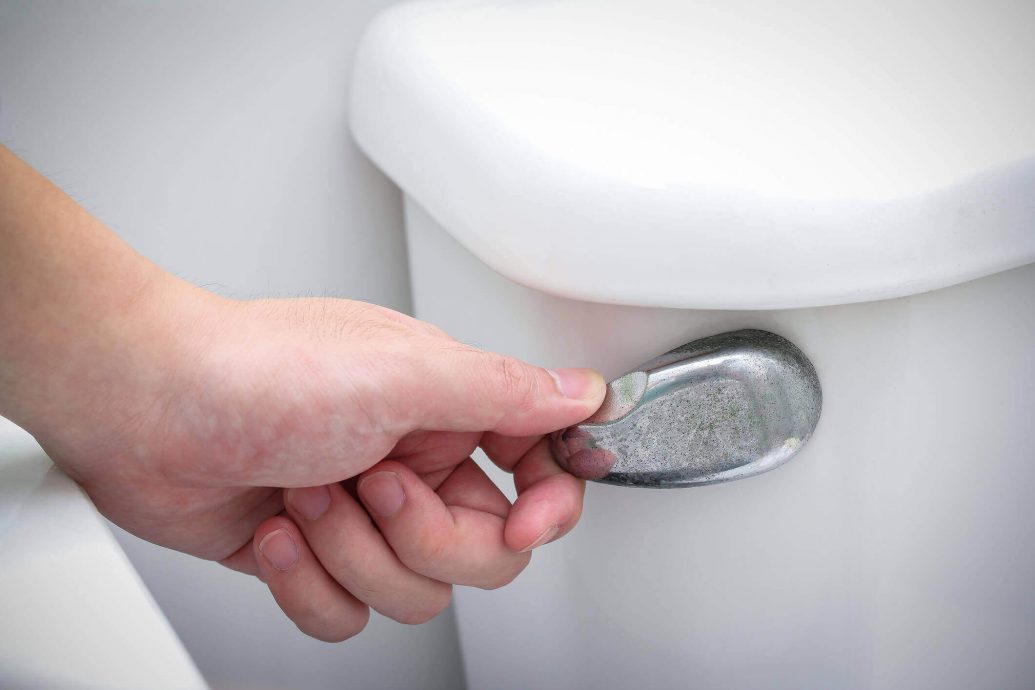 设计师“如厕没冲水”被公司炒掉了　总经理开呛：不洗手的也不要