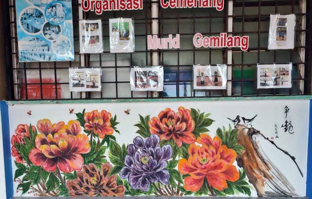 逾20志愿人士耗2个月 为中华小学绘35壁画