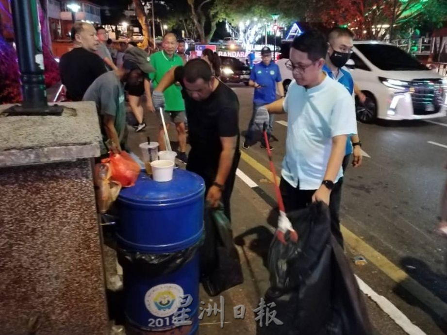 （古城第二版主文）老街获分配垃圾桶日清三次·舒缓垃圾囤积路面问题