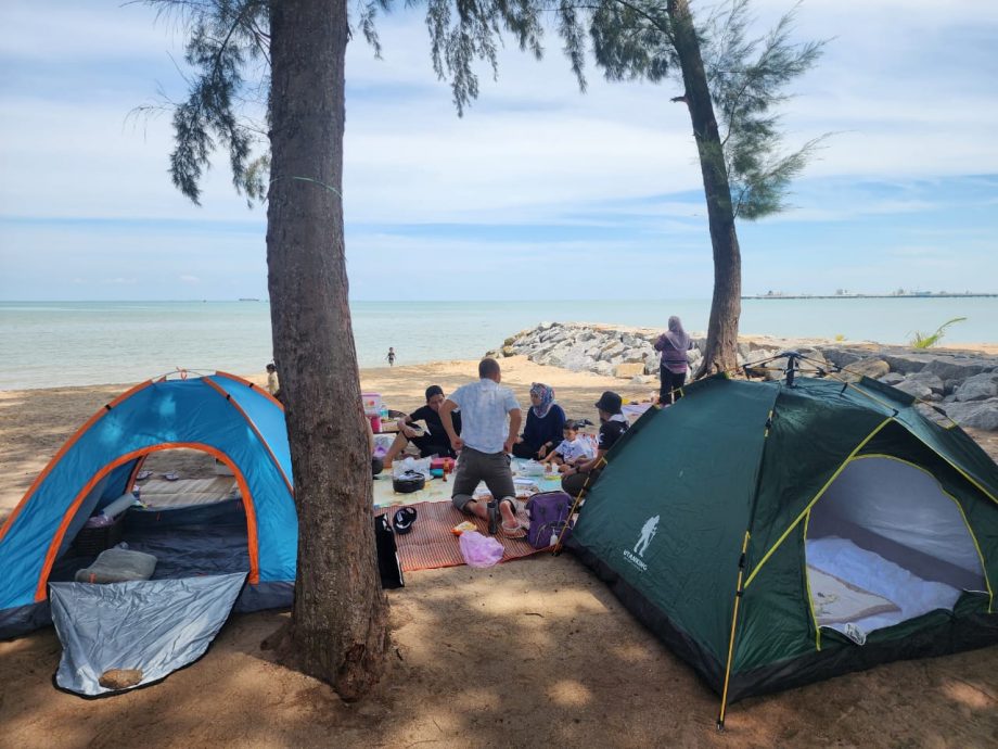 （古城第六版主文）公主海滩漂亮、干净宁静及方便，多人搭帐篷露营及野餐