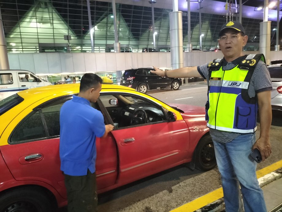 （大北马）陆路交通局机场“捉虫” 3司机被逮个正着 1司机属于重犯