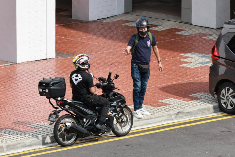 （已签发）柔：狮城二三事：狮城送餐员为赚外快 提供非法“顺风车”