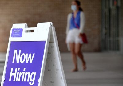 美国首申失业金增至26.1万人  21个月新高