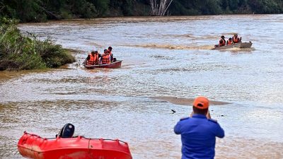 峇冬加里土崩事故曾立功 4搜救犬再出动寻洪灾失踪者
