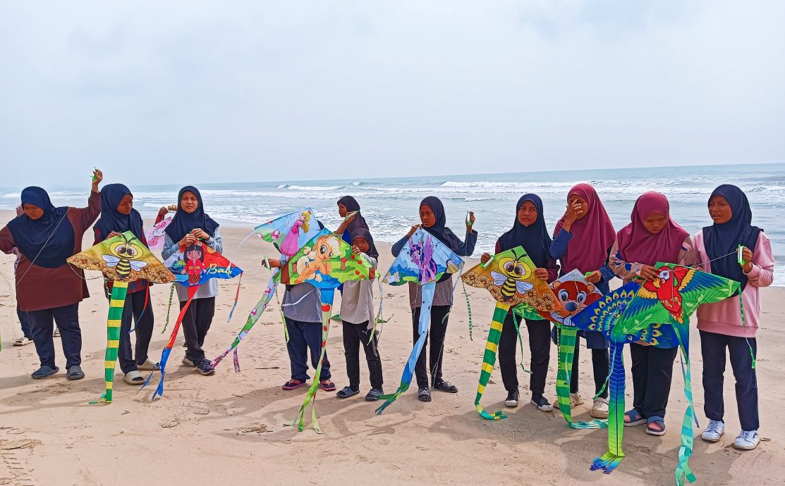 东：关丹士拔海滩举行国际风筝节