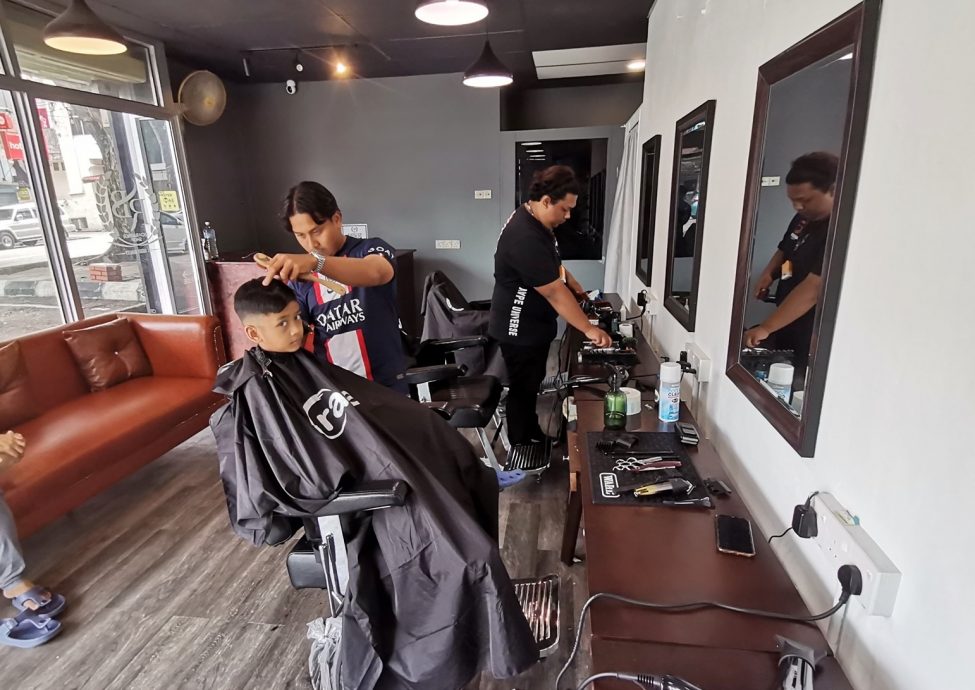 东：印度籍工作准证不更新 传统理发店关闭