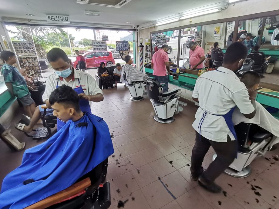 东：印度籍工作准证不更新 传统理发店关闭