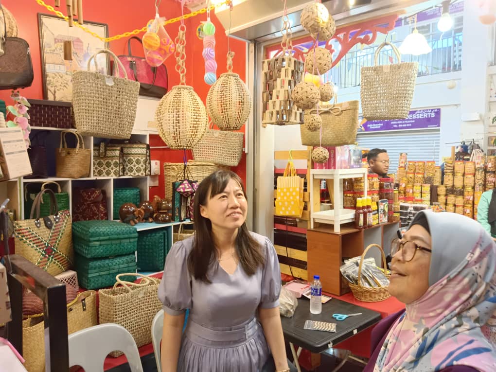 东：彭州团结、旅游与文化委员会主席梁耀雯指出，新加坡是彭州十大游客来源市场之一，今年首季已经迎来21万9869名新加坡游客，比较2022年增长了89%。
