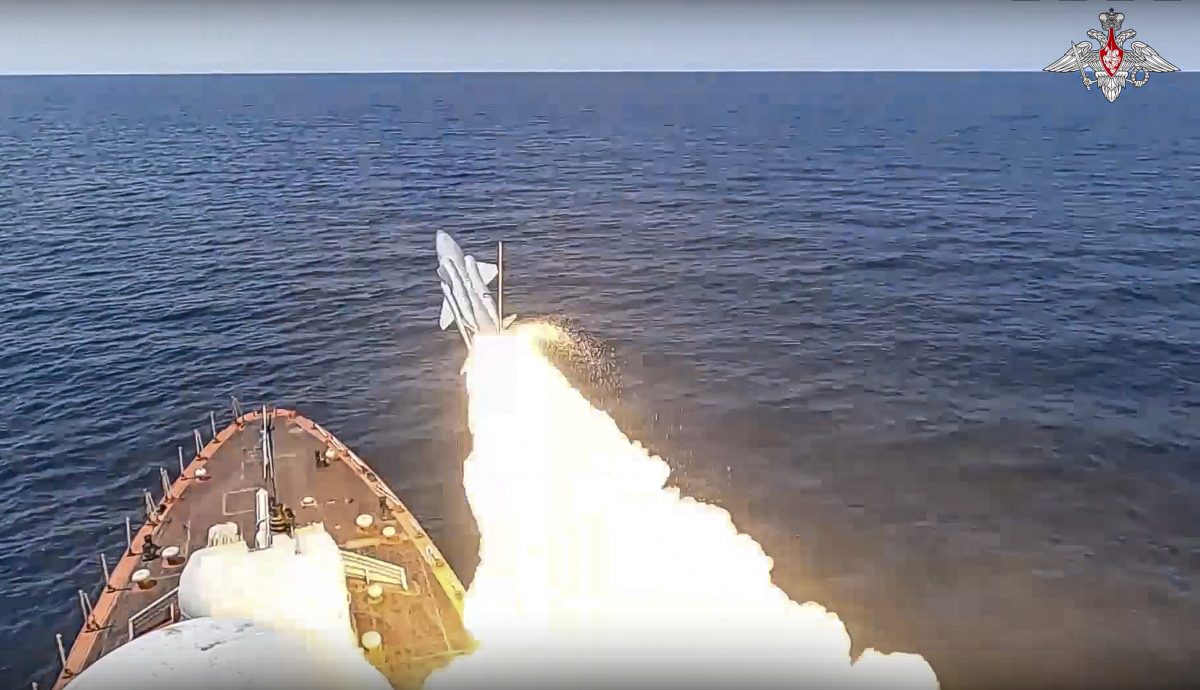 俄罗斯海军在黑海实弹演习