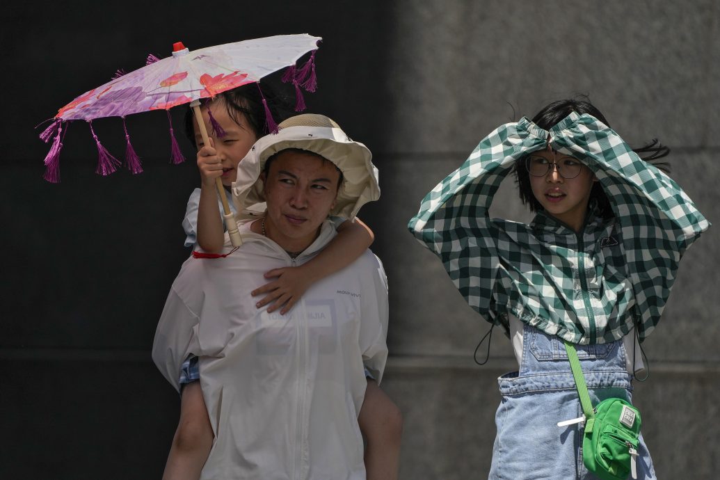 北京下令高温时段停止户外作业  减少户外活动