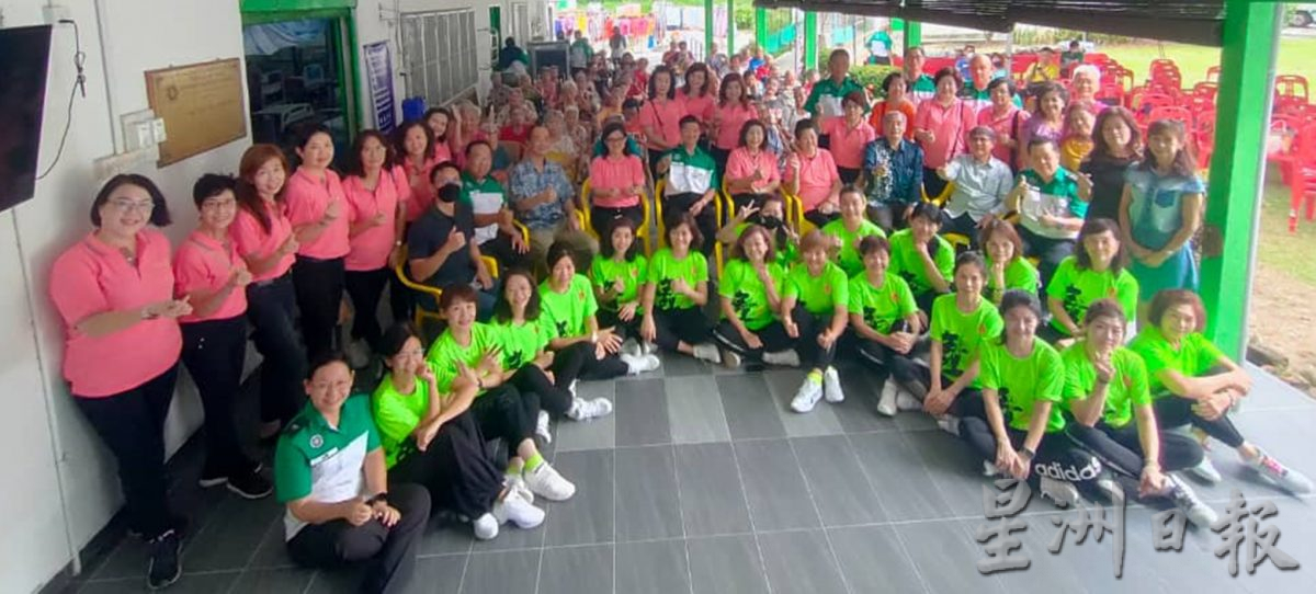 北霹中总女商团与看护院80住院者庆双亲节