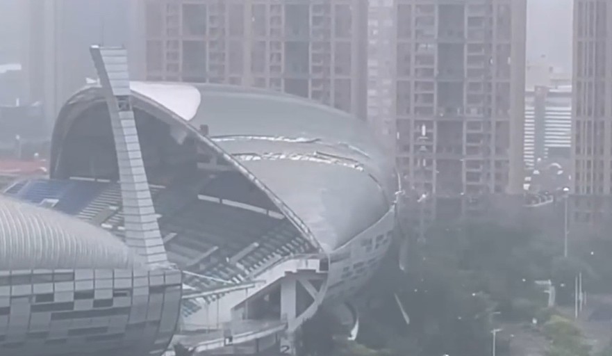 台风杜苏芮登陆 泉州114人伤 体育馆隔热层被吹翻 