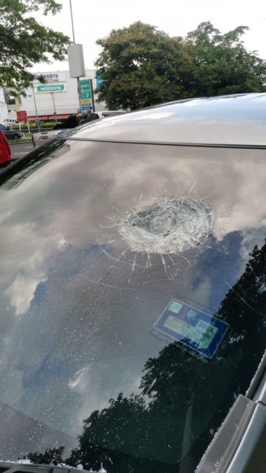 大都会/警方证实纵火嫌犯还涉砸车镜，前后受害15辆车子！