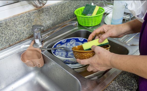 家里最脏地方不是马桶！“厨房”细菌最多　洗碗海绵列第一