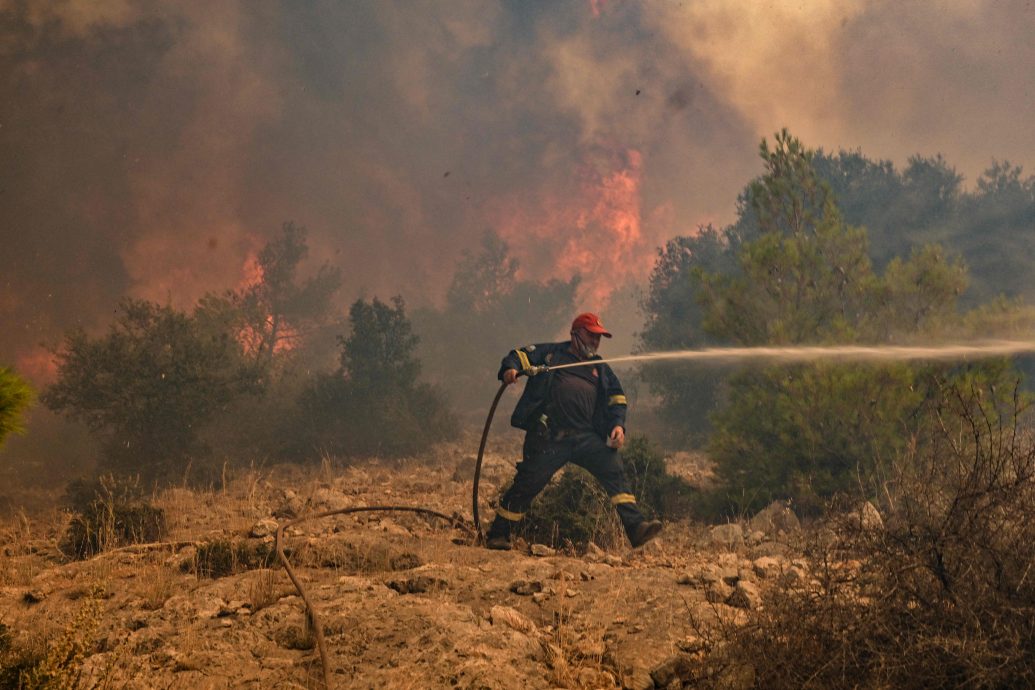 希腊高温将飙40度创50年新高 森林野火延烧