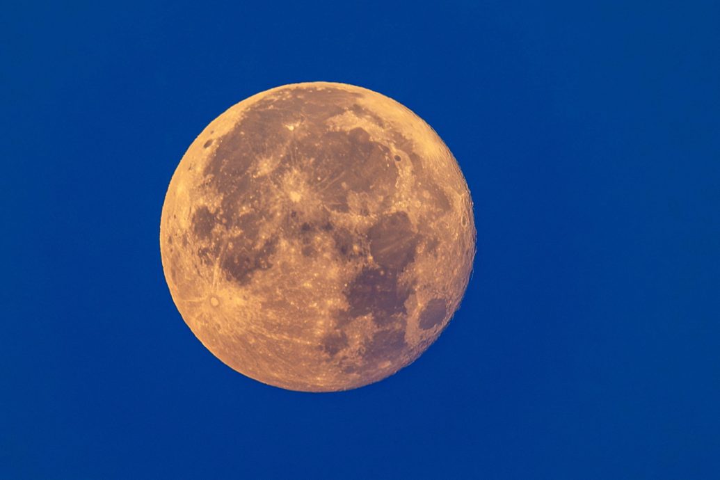 拼盘／7月3日出现今年首个“超级月亮”