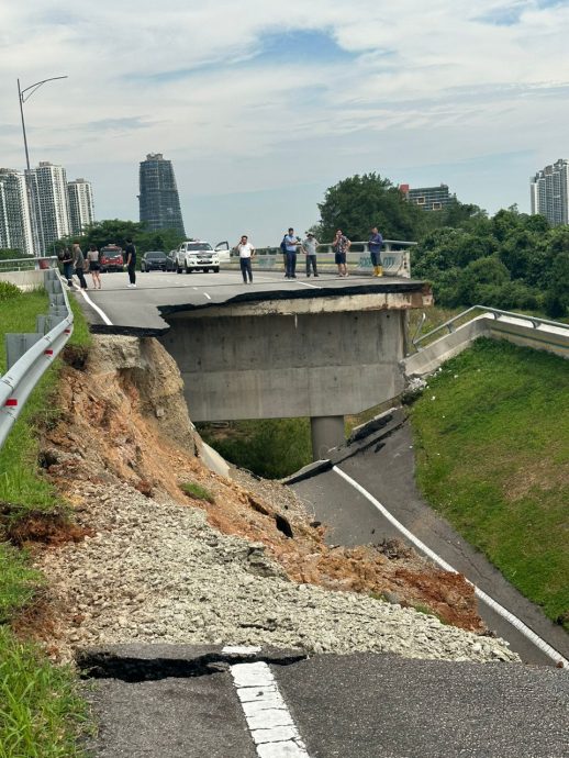 柔： 路陷25公尺 骇人  一度大塞车 幸无伤亡