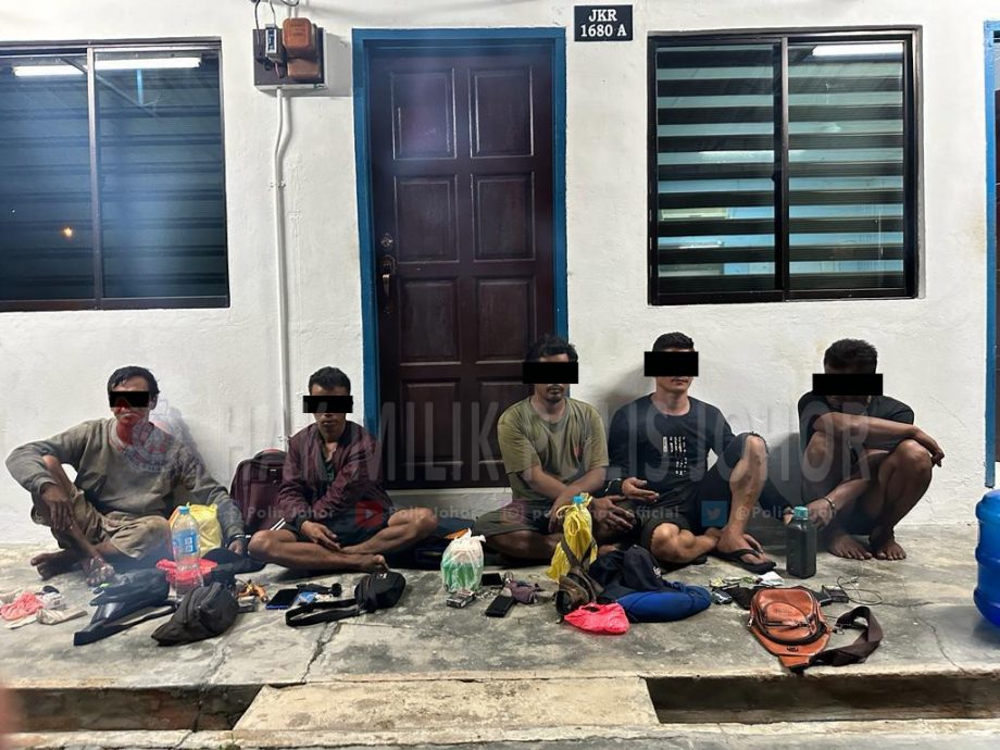 柔：新闻：涉窃值18万驳船废铁  5外籍男被捕 
