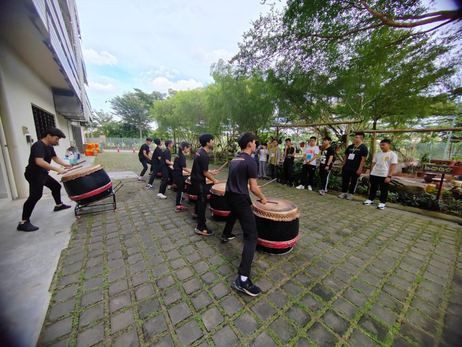 柔：版头之一：台湾均头中学参访　新马寺24节令鼓队迎宾交流