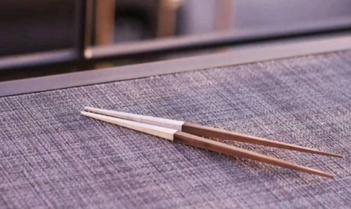 美国夫妇自创“两头尖”筷子 获融资后成功卖出了40万套