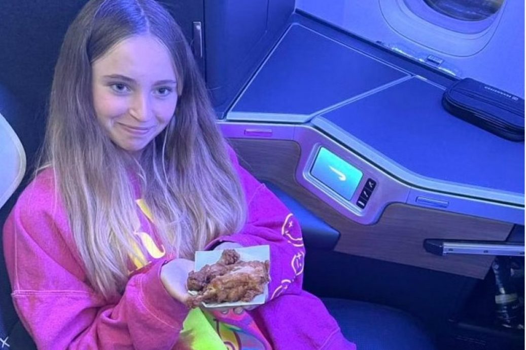 视频|12小时航班飞机餐出事 乘客只吃一块炸鸡腿！