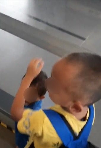 视频|视障夫妇携2幼儿被困LRT电梯  “紧急关头按钮全坏”