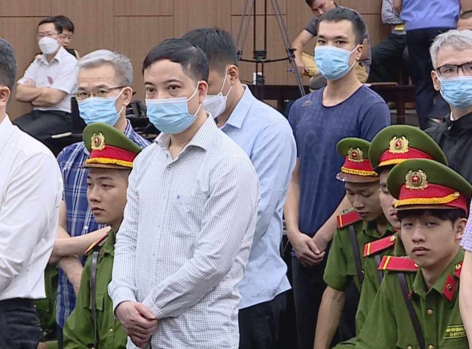 越南救援包机坑百姓 官员出庭辩：大家自愿给钱