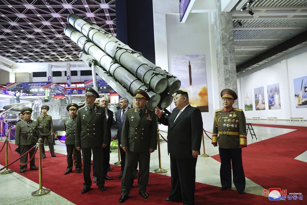 金正恩向俄防长炫耀朝鲜新型无人机和洲际弹道导弹