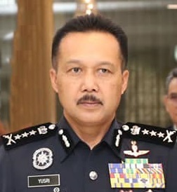 霹总警长：案件调查中 6警员在卡拉OK被扣