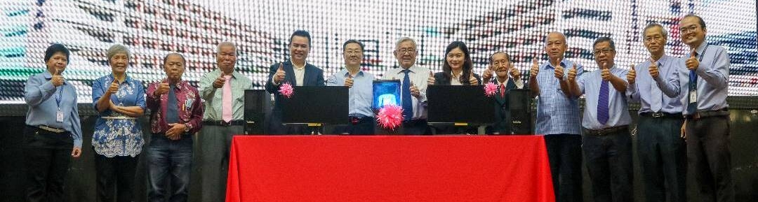 中国驻槟城总领事馆赠培元独中40台电脑