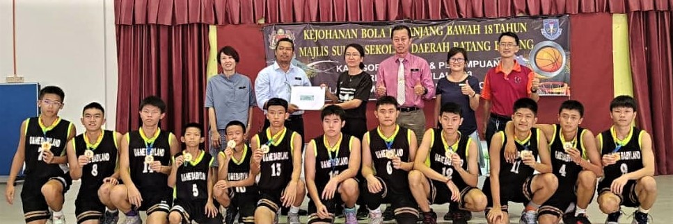 马登巴冷县学联篮赛 美罗中华华中男女队夺冠