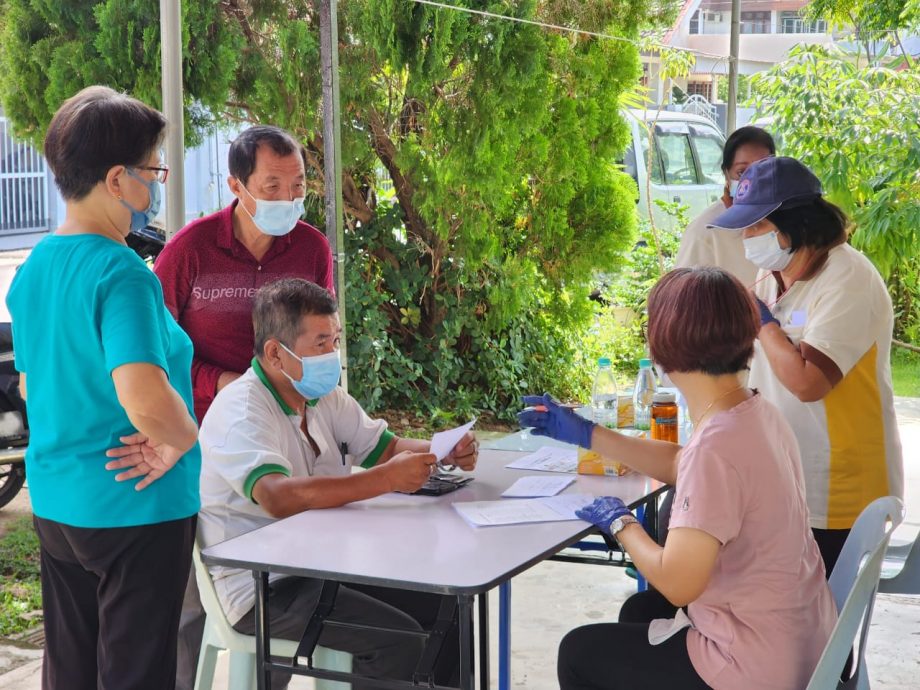 （古城版）哥打拉沙马那第二期花园睦邻计划办健康体检，提高市民对血糖血压的关注