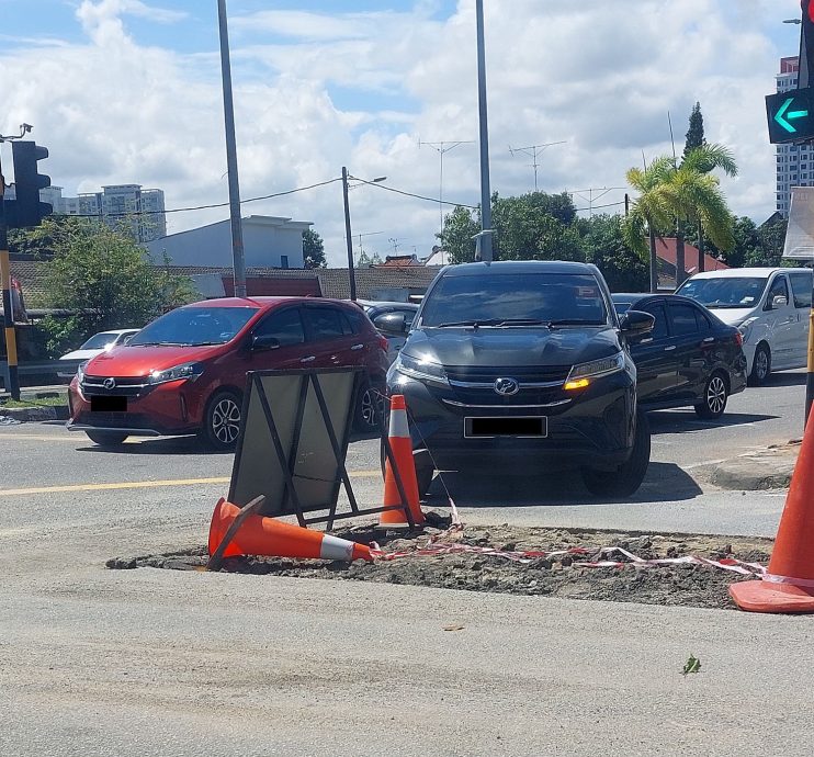 （古城版）转弯处路中央突然有障碍物对道路使者用不利