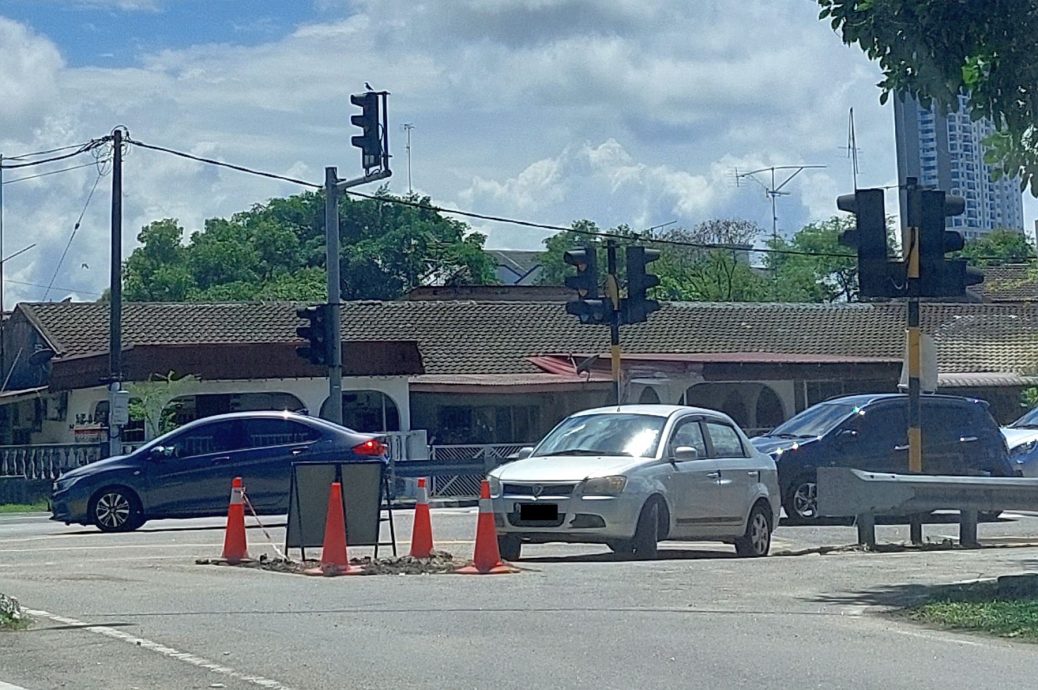 （古城版）转弯处路中央突然有障碍物对道路使者用不利