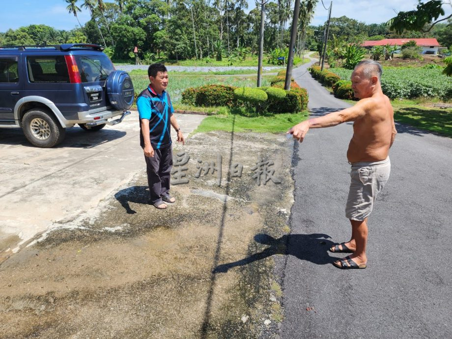 （古城第二版主文）私人地不断流水至住家，长时间积水长青苔有时发出异味