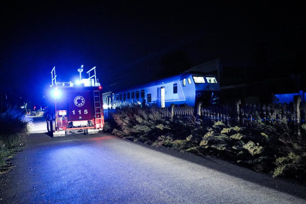 5铁路工人夜间更换轨道 遭火车高速撞死