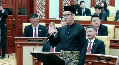 DAP assemblyman takes his oath in Baju Melayu