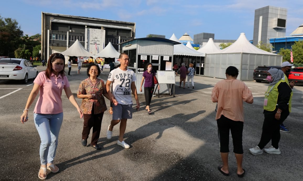 东／登州投票／登万达选区未涌现回乡投票潮，各投票中心场面冷清。