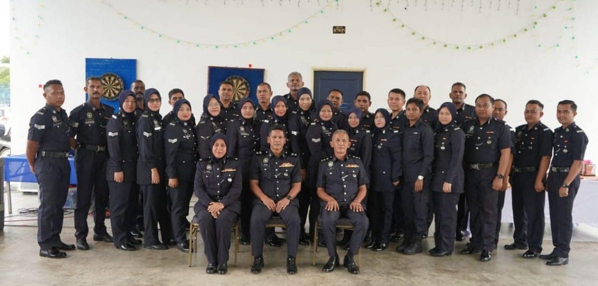 东：淡马鲁警区颁发表扬状及晋级仪式 23人获晋升另6人获表扬