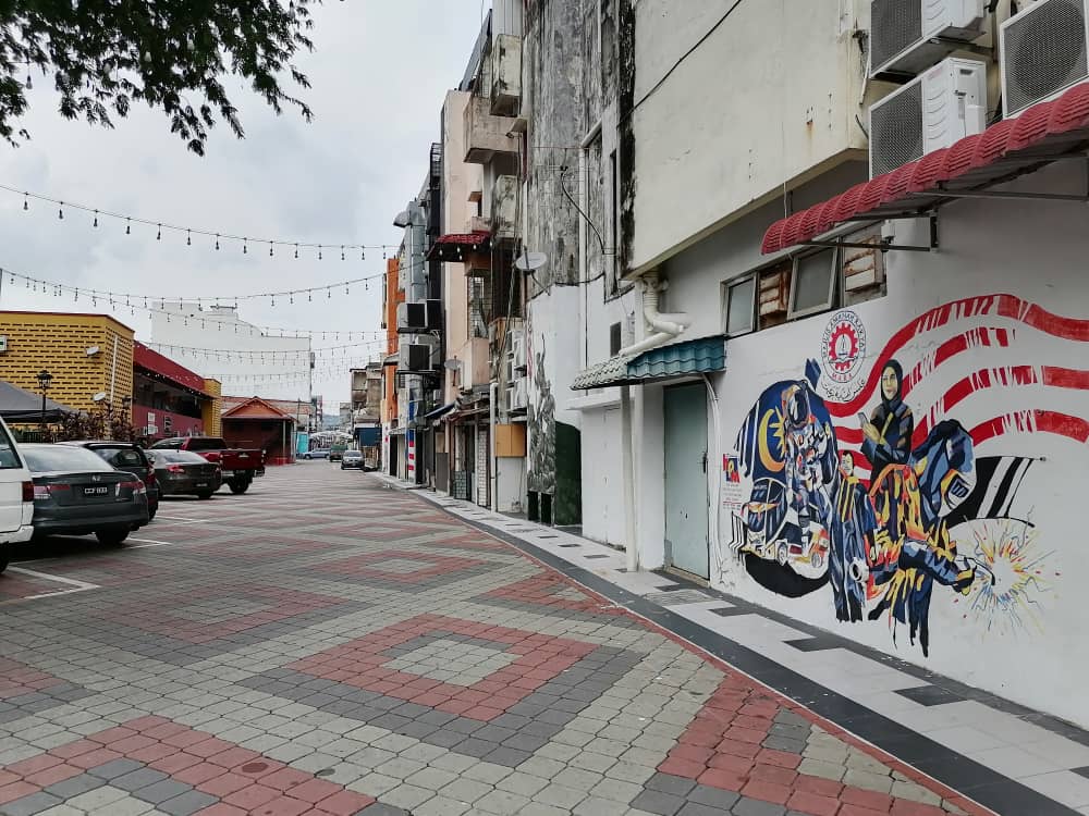 东：迎接66周年国庆日，关丹壁画街增添4幅爱国壁画。
