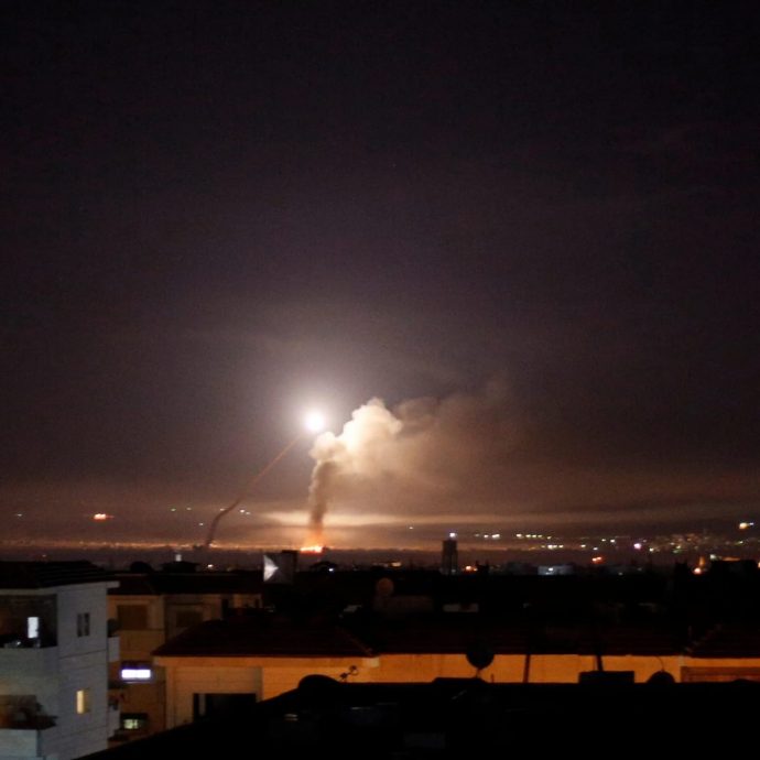 以色列空袭大马士革近郊军事阵地 造成6死7伤