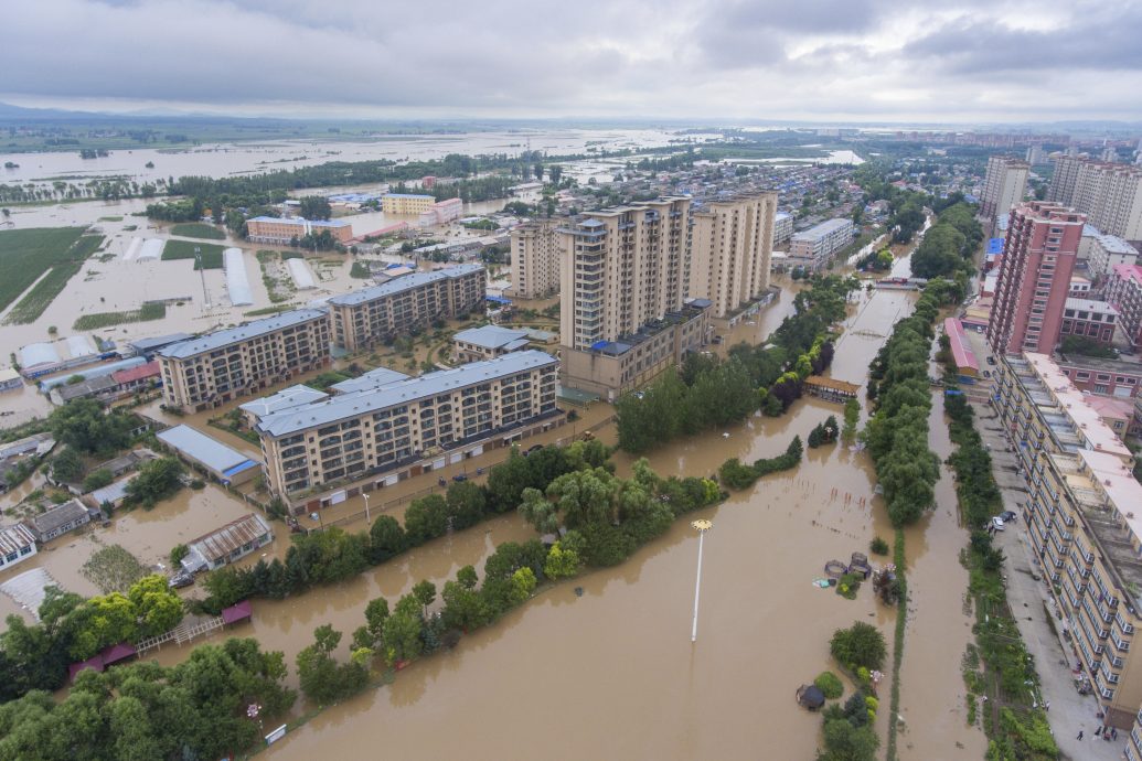 北京维持红色警报 水淹华北至少30死