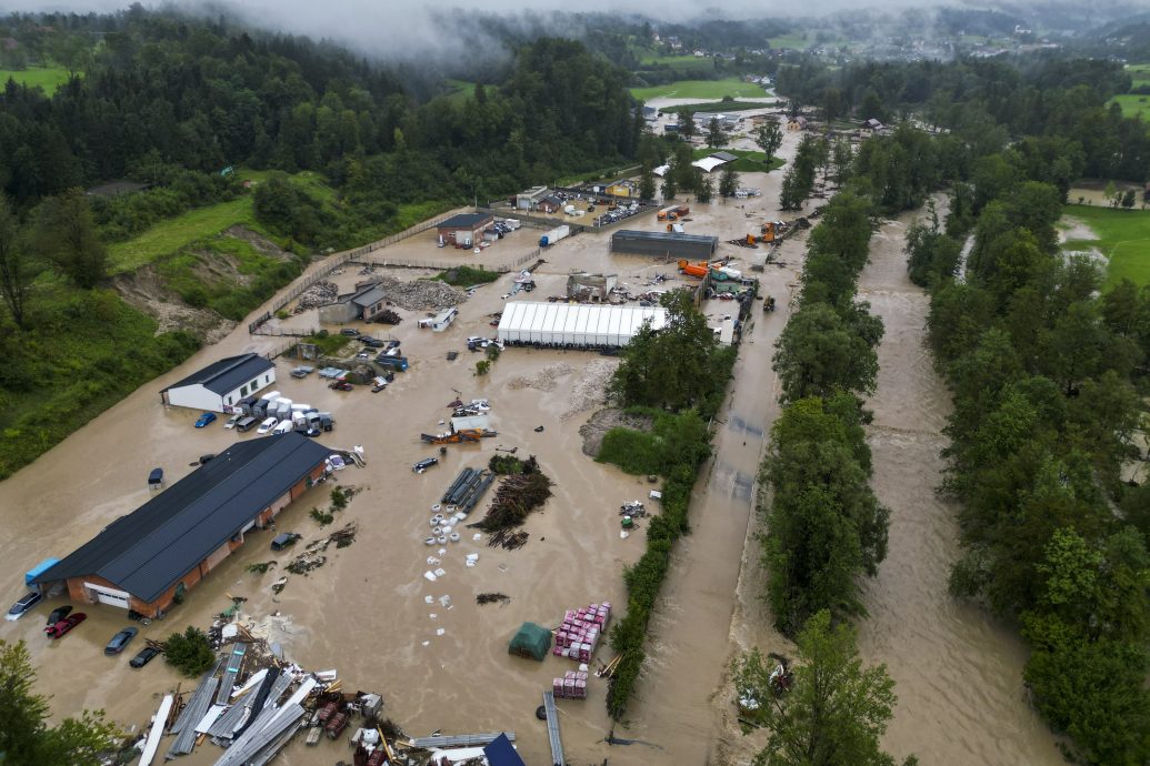 千年首见！ 斯洛维尼亚洪水 荷兰两男子疑遭雷劈身亡