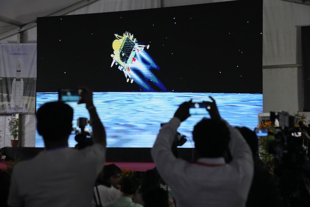 印度“月球飞船3号”成功登月 首个登陆月球南极国家